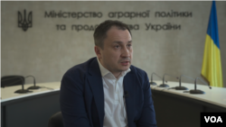 Ukraine's Minister of Agrarian Policy and Food Mykola Solskyi speaks with VOA in Kyiv, Ukraine, in this screenshot from May 22, 2023.