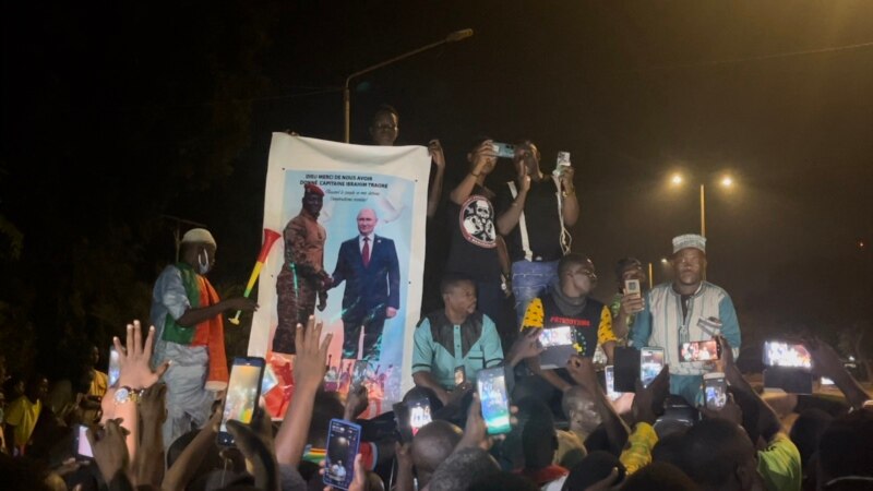 Burkina : des milliers de personnes manifestent pour l'adoption d'une nouvelle Constitution