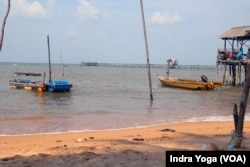 Kapal-kapal pencari ikan dan rumput laut digunakan oleh nelayan yang tinggal di wilayah Sembulang, Kecamatan Galang, Rempang. (VOA/Indra Yoga)