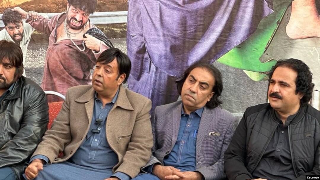 شاهد خان د ۳۵۰ نه زیاتو فلمونو کې رول لوبولی دی
