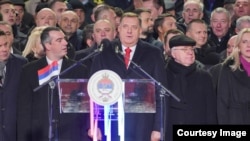 Milorad Dodik i ruski ambasador u BiH Igor Kalabuhov tokom Dana RS-a u januaru 2024. godine. (Foto: Detektor)