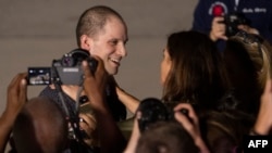 Former prisoner Evan Gershkovich greets Wall Street Journal Editor-in-Chief Emma Tucker as he arrives at Joint Base Andrews in Maryland on Aug. 1, 2024.