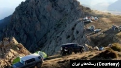 گردشگران در منطقه ییلاقی اوپرت در مرز سمنان و مازندران