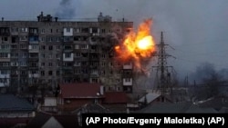 «20 дней в Мариуполе». Кадр из документального фильма. (AP Photo/Evgeniy Maloletka)