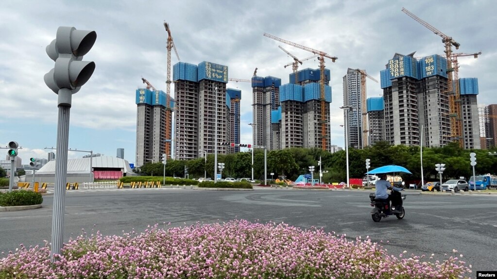 中国广东省深圳市前海新区正在建设中的的一处建筑工地。（2023年8月25日）(photo:VOA)