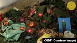 KNDF က ထုတ်ပြန်ထားသည့် ဓါတ်ပုံမှာတွေ့ရတဲ့ စစ်ကောင်စီတပ်သားများရဲ့ ဝတ်စုံများ