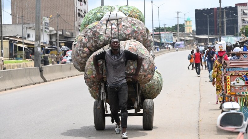 À Abidjan, aux hommes pauvres, l'amour impossible