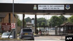 영국 동부의 레이큰히스 공군기지 입구.