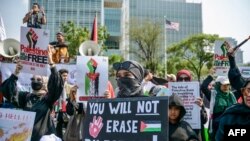 Demo pro-Palestina di depan Kedutaan Besar Amerika Serikat di Jakarta, 20 Oktober 2023, di tengah berlangsungnya konflik antara Israel dan Hamas yang sudah menewaskan ribuan orang. (Foto: Bay Ismoyo/AFP)