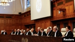 Hakim di Mahkamah Internasional (ICJ) memutuskan tindakan darurat terhadap Israel menyusul tuduhan Afrika Selatan bahwa operasi militer Israel di Gaza adalah genosida yang dipimpin negara, di Den Haag, Belanda, 26 Januari 2024. REUTERS/Piroschka van de Wouw