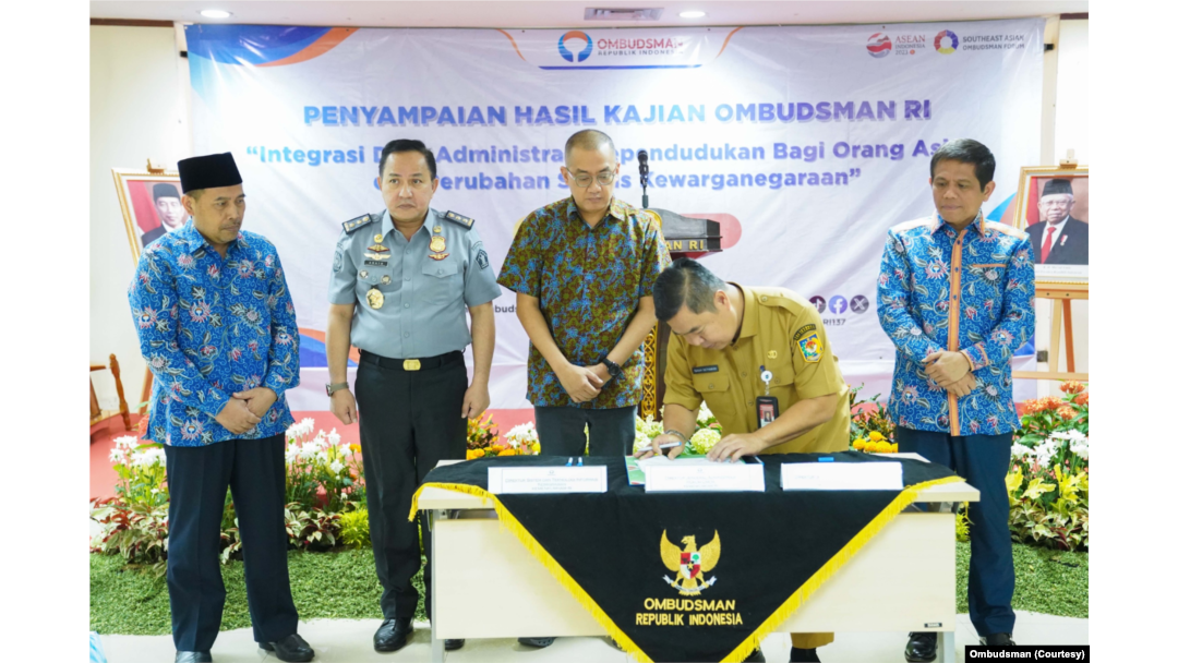 Serah terima hasil kajian Ombudsman RI kepada Kementerian Dalam Negeri dan Kemenkumham di Jakarta, Senin (28/11/2023). (Foto: Ombudsman)