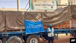 Konkolaataa qarqaarsa Dhaabbata Mootummota Gamtoomanitti damee ijoollee, UNICEF, fe'ee bakka ijoolleen warra hin qabne jiraatan fudura dhaabbatee jiru, Kaartum, Caamsaa 2023. 