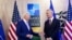 Presiden AS Joe Biden bertemu dengan Sekretaris Jenderal NATO Jens Stoltenberg di Vilnius, Lituania, 11 Juli 2023. (Foto: REUTERS/Kevin Lamarque)
