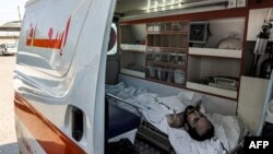 Côté palestinien, un journaliste de l'AFP a vu au moins 40 ambulances entrant dans le terminal de Rafah depuis le territoire palestinien pour passer en Egypte.