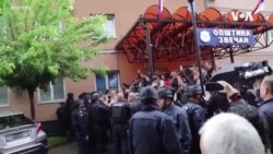 化解科索沃危機的努力在更多的抗議中加劇