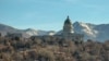资料照片：以群山为背景、座落在盐湖城的犹他州议会大厦。
个人金融公司WalletHub考察了美国各州居民情感和身体健康、工作环境以及社区和环境，评选出了最有幸福感的州，犹他州名列榜首。
（美联社2020年11月16日摄）