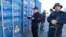 Les deux mineurs ont passé environ huit heures dans le froid "avant que l'équipage du navire ne se rende compte de leur présence et ne retourne au port de Tunis".