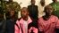 Le pasteur autoproclamé Paul Nthenge Mackenzie, qui a fondé l'Église internationale de la Bonne Nouvelle en 2003 et est accusé d'avoir incité les adeptes de la secte à mourir de faim "pour rencontrer Jésus", comparaît devant le tribunal de Shanzu à Mombasa le 5 mai. 2023.