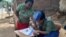 Udinga ibizo lakhe kuluhlu lwabavoti ngesikhathi sokhetho lwama by elections ngoMgqibelo. (Umfanekiso: Annahstacia Ndlovu)