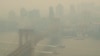 New York, Mỹ, chìm trong khói cháy rừng bay đến từ Canada.