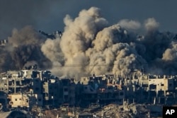 Vazdušni udar izraelske vojske na ciljeve u Pojasu Gaze, 16. decembar 2023. (Foto: AP/Ariel Schalit, File)