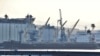 Arhiva - Brod za prevoz rasutog tereta u teretnoj luci Šimizu, u Japanu, 6. jula 2023.