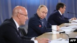 Presiden Rusia Vladimir Putin menghadiri pertemuan tentang pengembangan olahraga di kota Perm, Ural, 19 Oktober 2023. (Alexei NIKOLSKY / POOL / AFP)