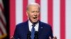 El presidente Joe Biden habla sobre la democracia y el legado del fallecido senador republicano de Arizona John McCain, en el Centro para las Artes de Tempe, el 28 de septiembre de 2023, en Tempe, Arizona, EEUU.