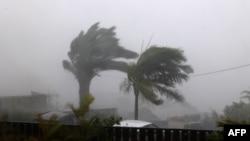 Lundi matin sur l'île voisine de La Réunion, le cyclone Belal a fait un mort.