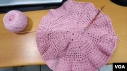 Al inicio Sarahí hacía sus prendas a crochet para ganarse el sustento vendiéndolas de casa en casa.