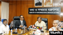 চলচ্চিত্র প্রদর্শক সমিতির নেতাদের সঙ্গে বৈঠকে যুগ্ম-সাধারণ সম্পাদক এবং তথ্য ও সম্প্রচারমন্ত্রী ড. হাছান মাহমুদ। ৯ অক্টোবর, ২০২৩।