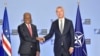 Ulisses Correia e Silva, primeiro-ministro de Cabo Verde, e Jens Stoltenberg, secretário-geral da NATO, em Bruxelas, 26 outubro 2023