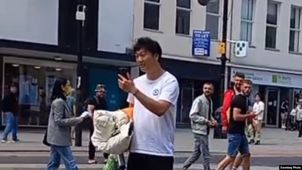 英国南安普顿其中一名袭击香港人的 中国留学生在事发前被参加集会的人拍摄到面容。（集会参加者提供照片）(photo:VOA)