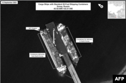 지난 9월 12일 러시아 선적 앙가라(Angara)호가 컨테이너를 싣고 러시아 동부 두나이항에 정박한 모습이 포착됐다. 미국 백악관이 공개한 사진.