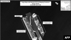 지난해 미국 백악관은 북한에서 군수물자로 보이는 컨테이너를 싣고 돌아온 러시아 선박들이 동부 두나이항에 정박한 모습을 촬영한 위성사진을 공개했다.