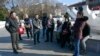 Со свеќи во рацете и минута молчење: Одвај десетмина на протестот „Правда за Вања и Панче“