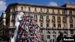 A view of Italian artist Michelangelo Pistoletto&#39;s &#39;Venus of the Rags,&#39; which has been recreated after the original artwork was destroyed in an attack, in Piazza Municipio, Naples, Italy.