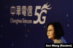 Presiden Taiwan Tsai Ing-wen saat upacara peluncuran jaringan 5G Chunghwa Telecom di Taipei, Taiwan, 30 Juni 2020. (Foto: REUTERS/Ann Wang)