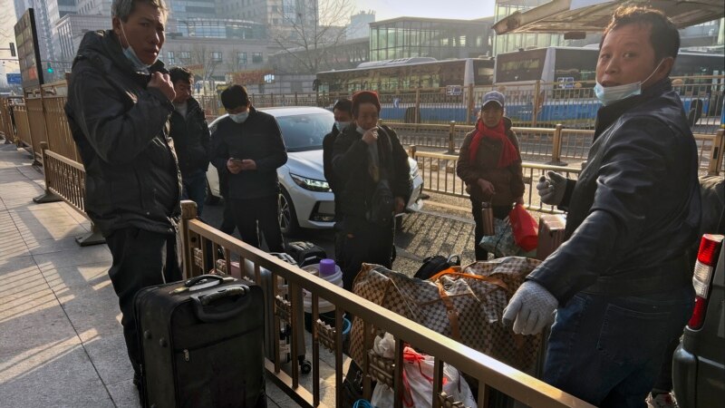 Migrant Workers in China Face Cold Winter as Economy Struggles