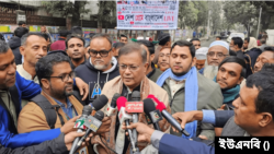 ধানমন্ডির বঙ্গবন্ধু ভবনে সাংবাদিকদের সঙ্গে বাংলাদেশের পররাষ্ট্রমন্ত্রী হিসেবে নতুন দায়িত্ব পাওয়া ড. হাছান মাহমুদ। ১২ জানুয়ারি, ২০২৪।