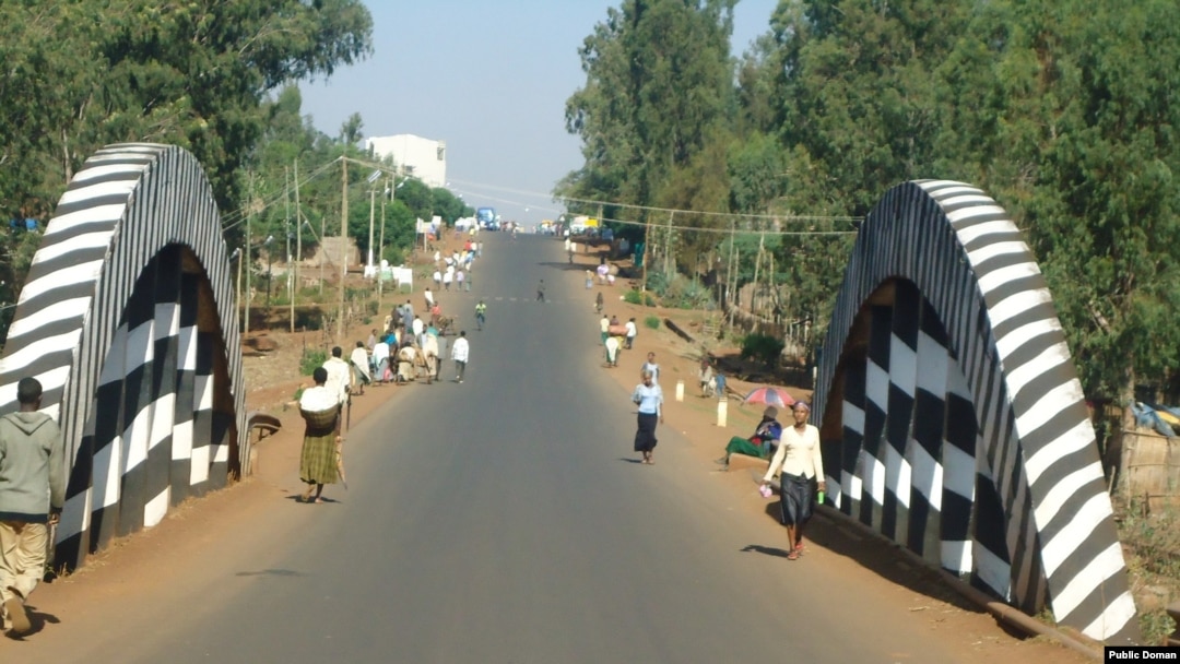 ቀስተ ዳምና ድልድይ፣ ፍኖተ ሰላም ከተማ