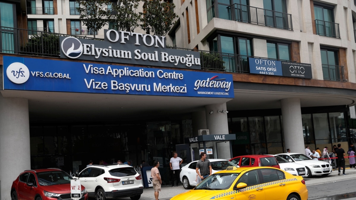 Pilot Program Would Allow Some Work Visa Holders to Renew Status in US Pilot Program Would Allow Some Work Visa Holders to Renew Status in US