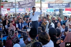 Kandidat presiden Anies Baswedan saat kampanye di Lampung Timur, Indonesia, Minggu, 14 Januari 2024. (AP/Achmad Ibrahim)