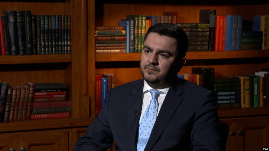 Министерот Бектеши во интервјуот за Гласот на Америка вели дека вградувањето на котлите со пелети е инвестција во енергетска ефикасност. Ова го вели на ден по објавата на даночната реформа, со која, печките за пелети ќе се оданочуваат со 18 проценти, наместо со 5 како досега. 