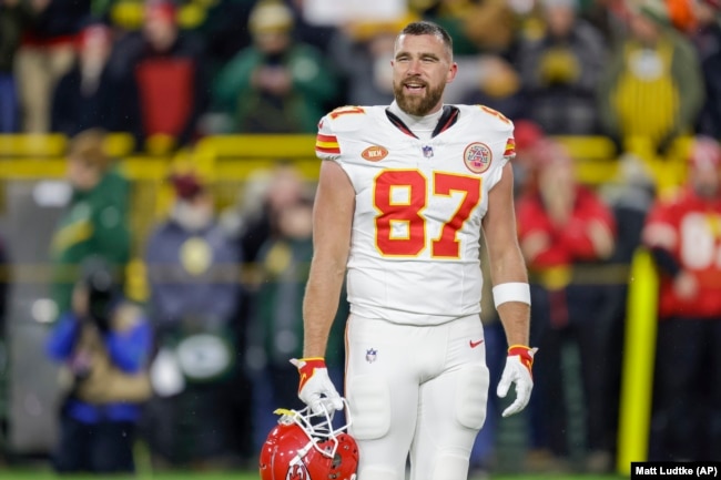 FILE - Kansas City Chiefs tight end Travis Kelce (87) warms up before an NFL football game, Dec. 3, 2023, in Green Bay, Wisconsin. (AP Photo/Matt Ludtke, File)