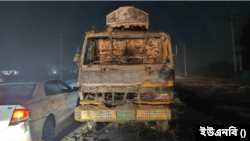 নারায়ণগঞ্জে একটি ট্রাকে পেট্রোল বোমা নিক্ষেপ করেছে দুর্বৃত্তরা।