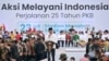 Presiden Joko Widodo memberikan pidato pada perayaan ulang tahun PKB yang ke-25 di Stadion Manahan, Solo, Minggu (23/7). (Foto: Courtesy/Setpres RI). 