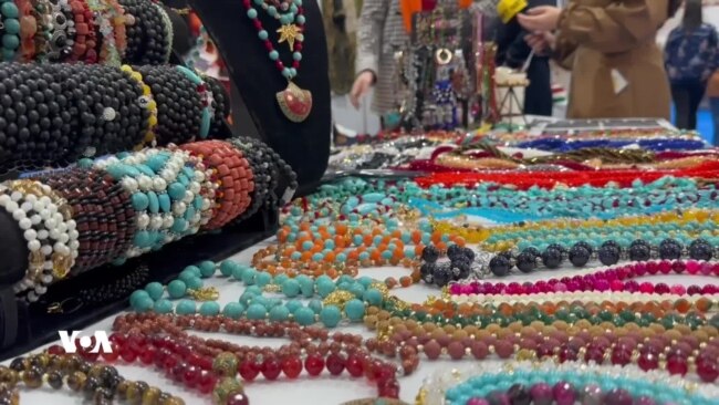 کردنەوەی پێشانگایەکی کاری دەستی خانمان لە ژێر ناونیشانی دەستی زێڕین لە هەولێر