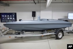 En esta fotografía sin fecha proporcionada por el Ministerio de Transformación Digital de Ucrania, se ve en Ucrania un Magura V5, un barco de superficie ucraniano multipropósito no tripulado capaz de realizar diversas tareas.