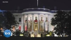 Des bénévoles décorent la Maison Blanche pour Noël